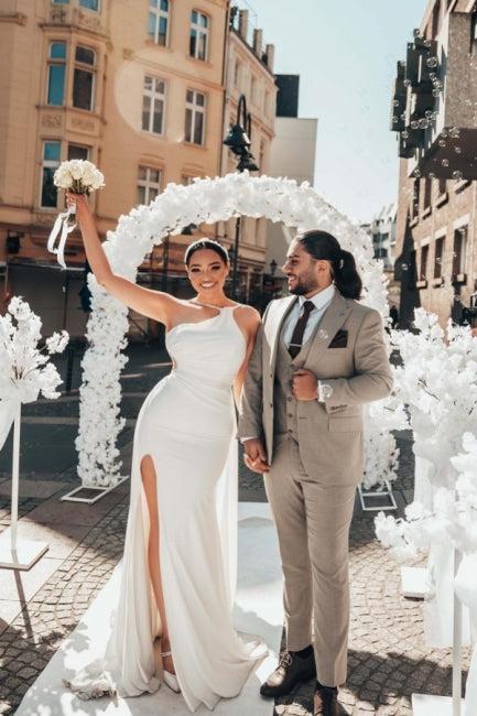 White Wedding Dress One Shoulder Sleeveless Beading Bridal Gown With Slit