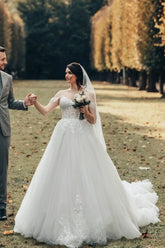 White Wedding Dress Sweetheart Off The Shoulder Sleeveless Lace Ball Gown Tulle Bridal Gown With Appliques