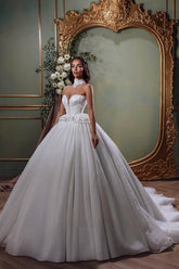 White Wedding Dress Sweetheart Sleeveless Beaded Ball Gown Chapel Train Lace Bridal Gown With Appliques