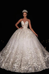 White Wedding Dress Sweetheart Sleeveless Beaded Ball Gown Lace Tulle Bridal Gown With Appliques