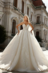 White Wedding Dress Sweetheart Sleeveless Sequined Beaded Ball Gown Long Tulle Bridal Gown