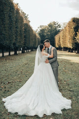 White Wedding Dress Sweetheart Spaghetti Strap Off The Shoulder Sleeveless Lace Ball Gown Long Tulle Bridal Gown With Appliques