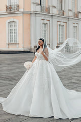 White Wedding Dress Sweetheart Spaghetti Strap Sequined Ball Gown Tulle Bridal Gown With Appliques