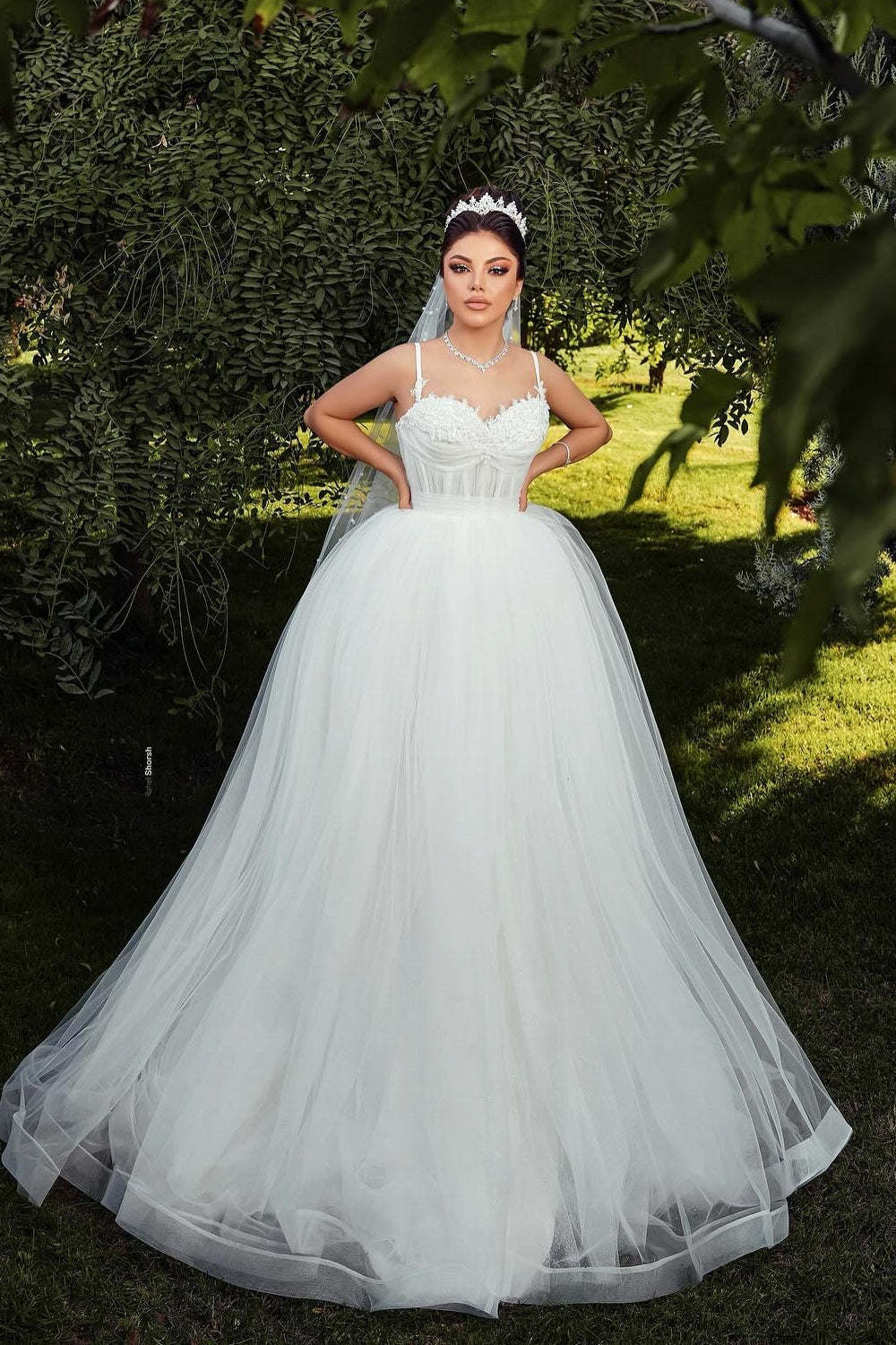 White Wedding Dress Sweetheart Spaghetti Strap Sleeveless Ball Gown Tulle Bridal Gown With Pearls And Appliques