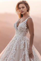 White Wedding Dress V Neck Spaghetti Strap A Line Backless Tulle Lace Bridal Gown With Appliques