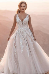 White Wedding Dress V Neck Spaghetti Strap A Line Backless Tulle Lace Bridal Gown With Appliques