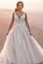 White Wedding Dress V Neck Spaghetti Strap A Line Sleeveless Backless Tulle Long Lace Bridal Gown With Appliques