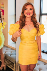 Yellow Homecoming Dress Off The Shoulder Puff Sleeves Tight Short Prom Dress