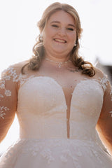 Dreamyannie Plus Size Wedding Dress Scoop Neck Long Sleeve A Line Bridal Gown with Lace