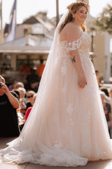 Dreamyannie Champagne Plus Size Wedding Dress A Line Off the Shoulder Bridal Gown with Lace Appliques