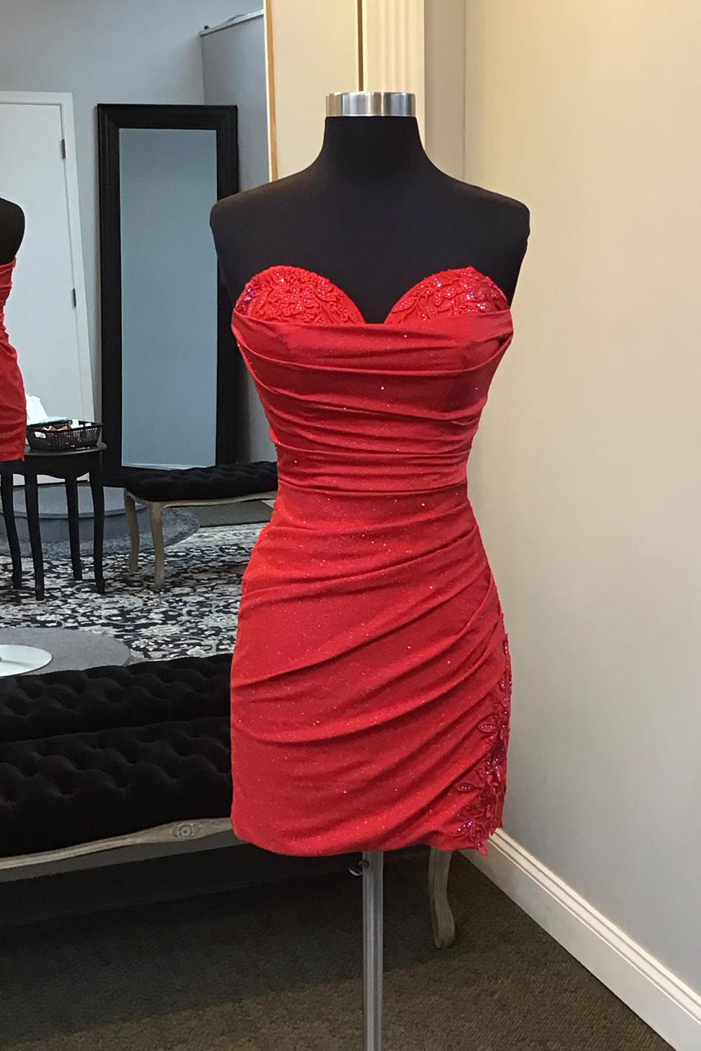 Glitter Red Sweetheart Tight Short Homecoming Dress with Appliques