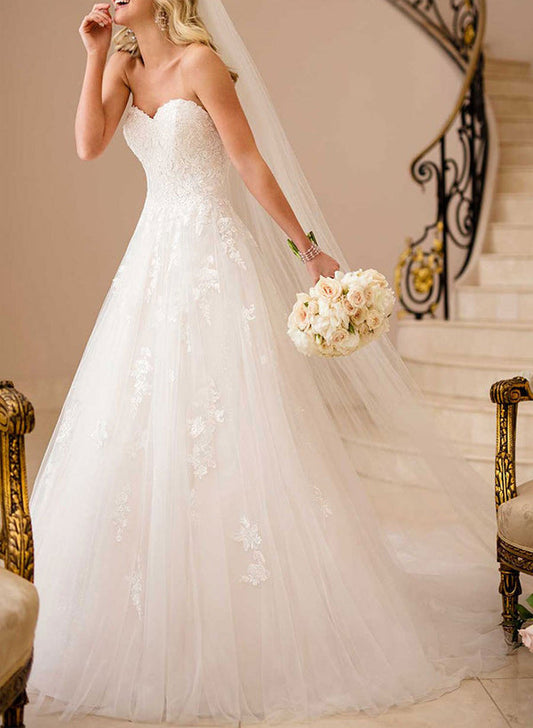 A-Line Strapless Sleeveless Tulle Lace Court Train Wedding Dresses With Appliques Lace