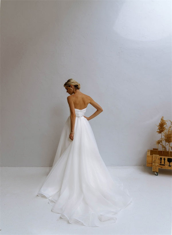 Sweetheart Sleeveless Organza Sweep Train Wedding Dress