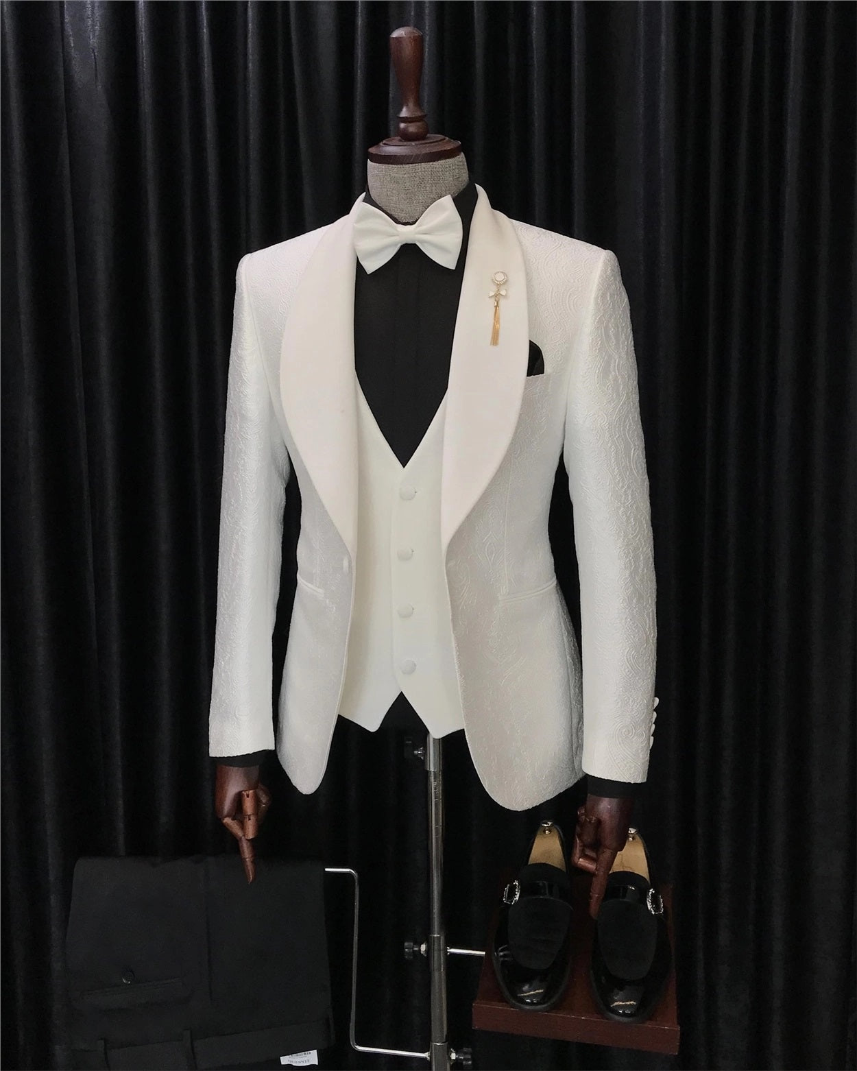 Cryil Bespoke White 3-Piece Shawl Lapel Jacquard Wedding Suit for Men