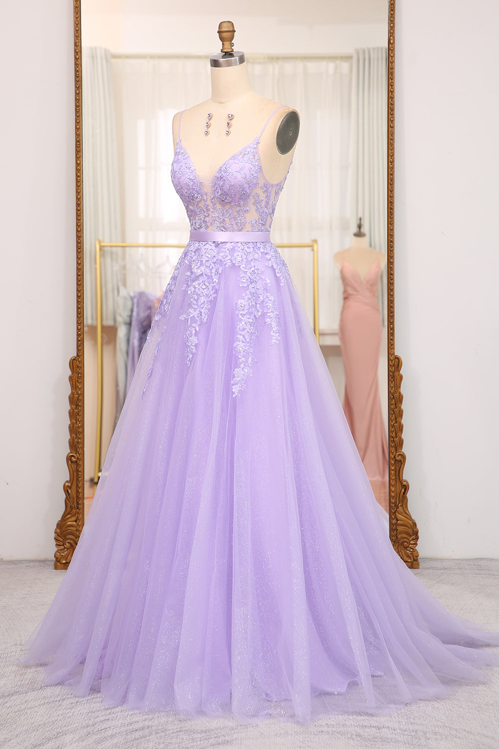 Lilac A-Line Spaghetti Straps Long Beaded and Tulle Prom Dress with Appliques