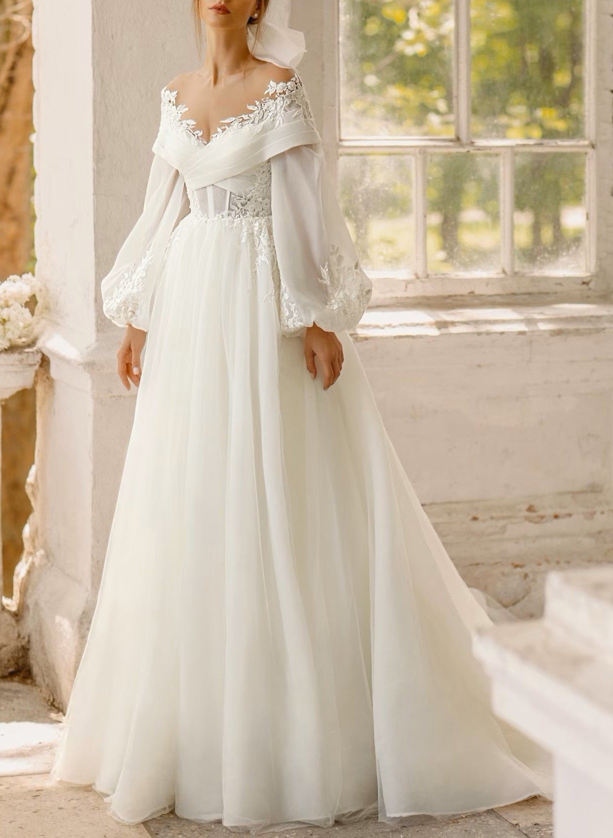 Illusion Neck Lace Long Sleeves Wedding Dresses