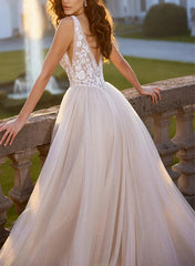 V-neck Sleeveless Lace/Tulle Wedding Dresses With Appliques Lace