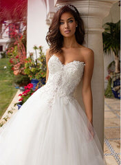 Sweetheart Lace/Tulle Wedding Dresses With Cascading Ruffles