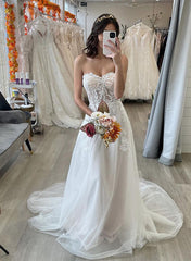 Sweetheart A-Line Wedding Dresses with Long Sleeves Sweep Train Tulle Fabric and Appliques Lace