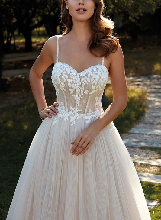 Sweetheart Sleeveless Tulle Wedding Dress with Appliques Lace