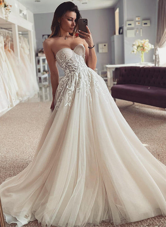 Sweetheart Sleeveless Lace/Tulle Wedding Dresses with A-Line Cut and Sweep Train