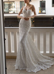 Sleeveless Trumpet/Mermaid Sweetheart Lace Wedding Dress with Sweep Train