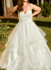 Sweetheart Sleeveless Tulle Wedding Dresses with Appliques Lace