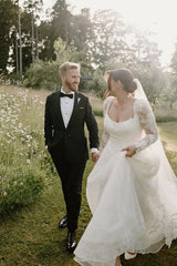 White Tulle A-Line Wedding Dress with Scoop Neck and Lace Appliques
