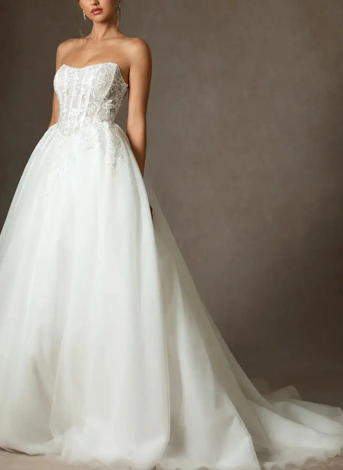 Ball Gown Sweetheart Sleeveless Sweep Train Lace Organza Bride Wedding Dress With Appliques Lace Swd13240