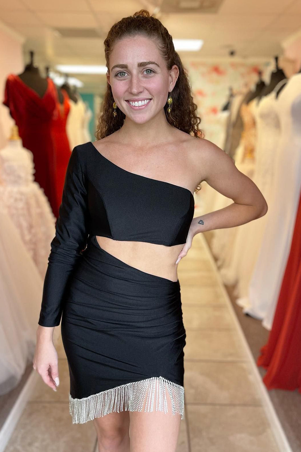 Black One Shoulder One Sleeve Tight Short Homecoming Dress with Fringes