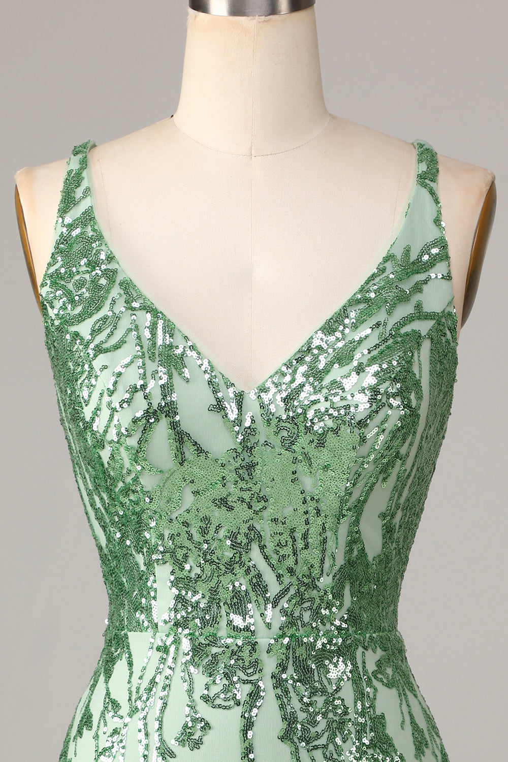 Sheath V-Neck Green Sequins Short Backless Homecoming Dress