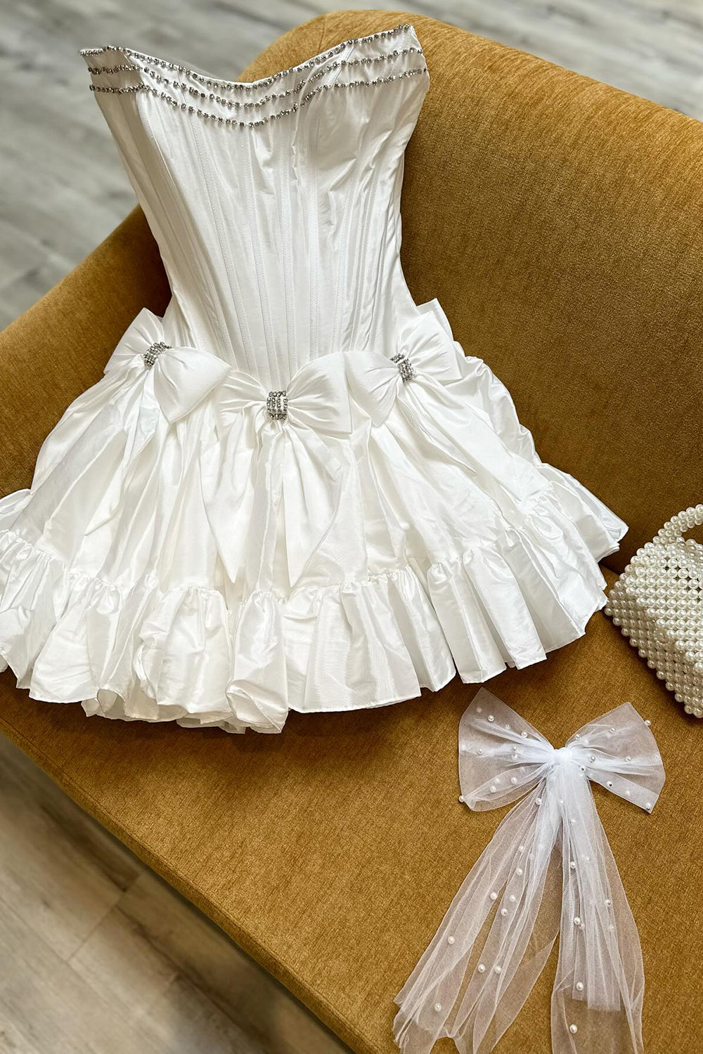 White Corset Sweetheart A Line Short Homecoming Dress With Bow