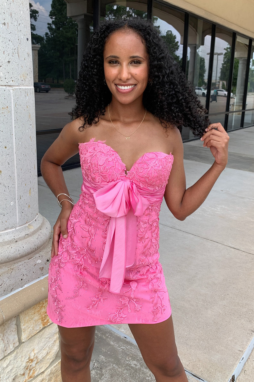 Sweetheart Pink Bodycon Short Homecoming Dress with Appliques