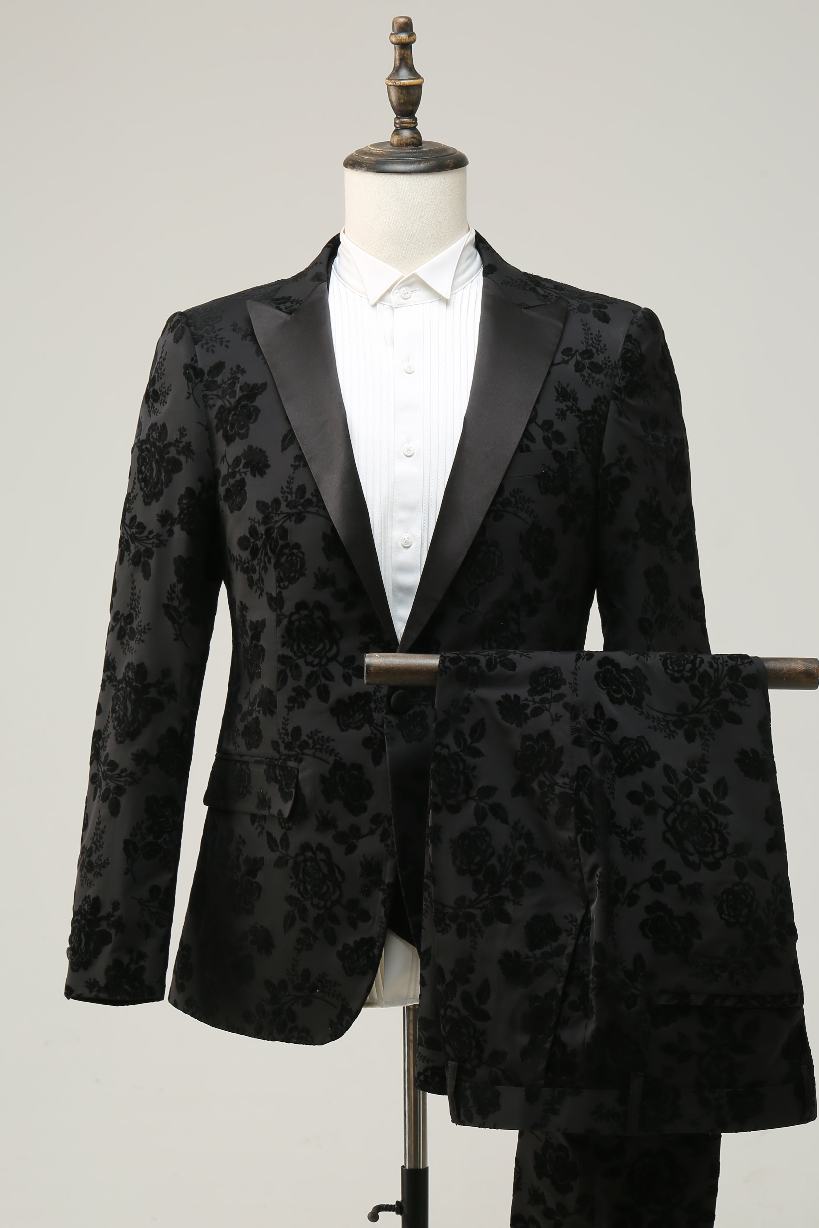 Sophisticated Black Peak Lapel Jacquard Men's Prom Suit