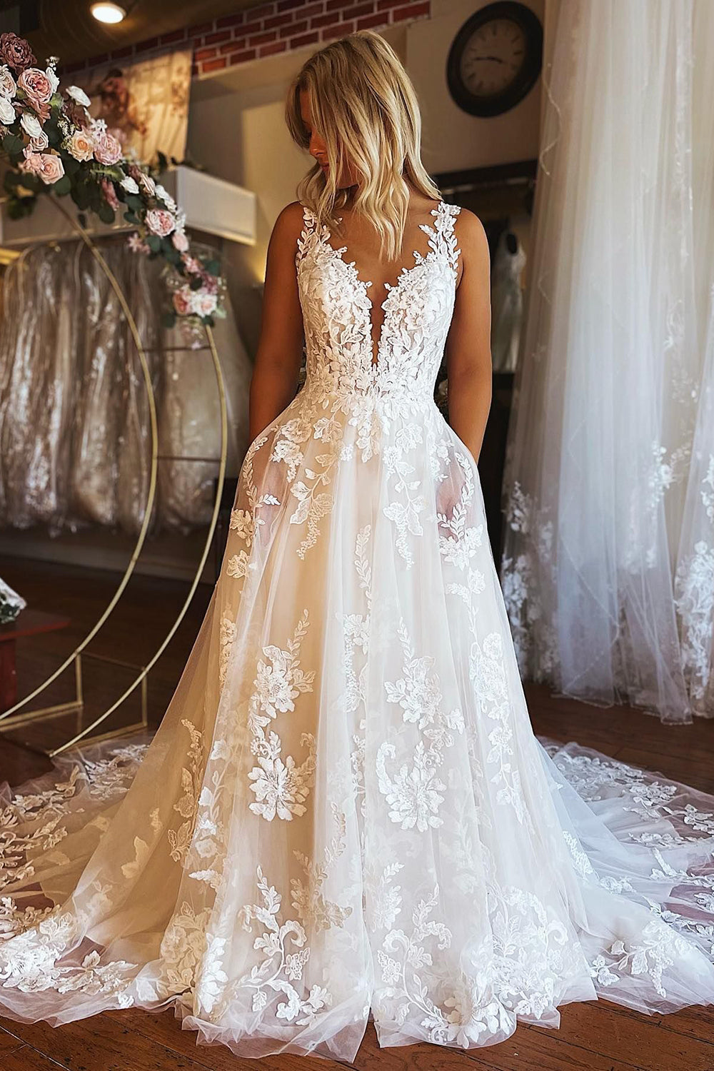 Chic Ivory V-Neck A-Line Tulle Wedding Dress with Pockets