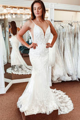 Elegant White Lace Mermaid Backless Long Wedding Dress