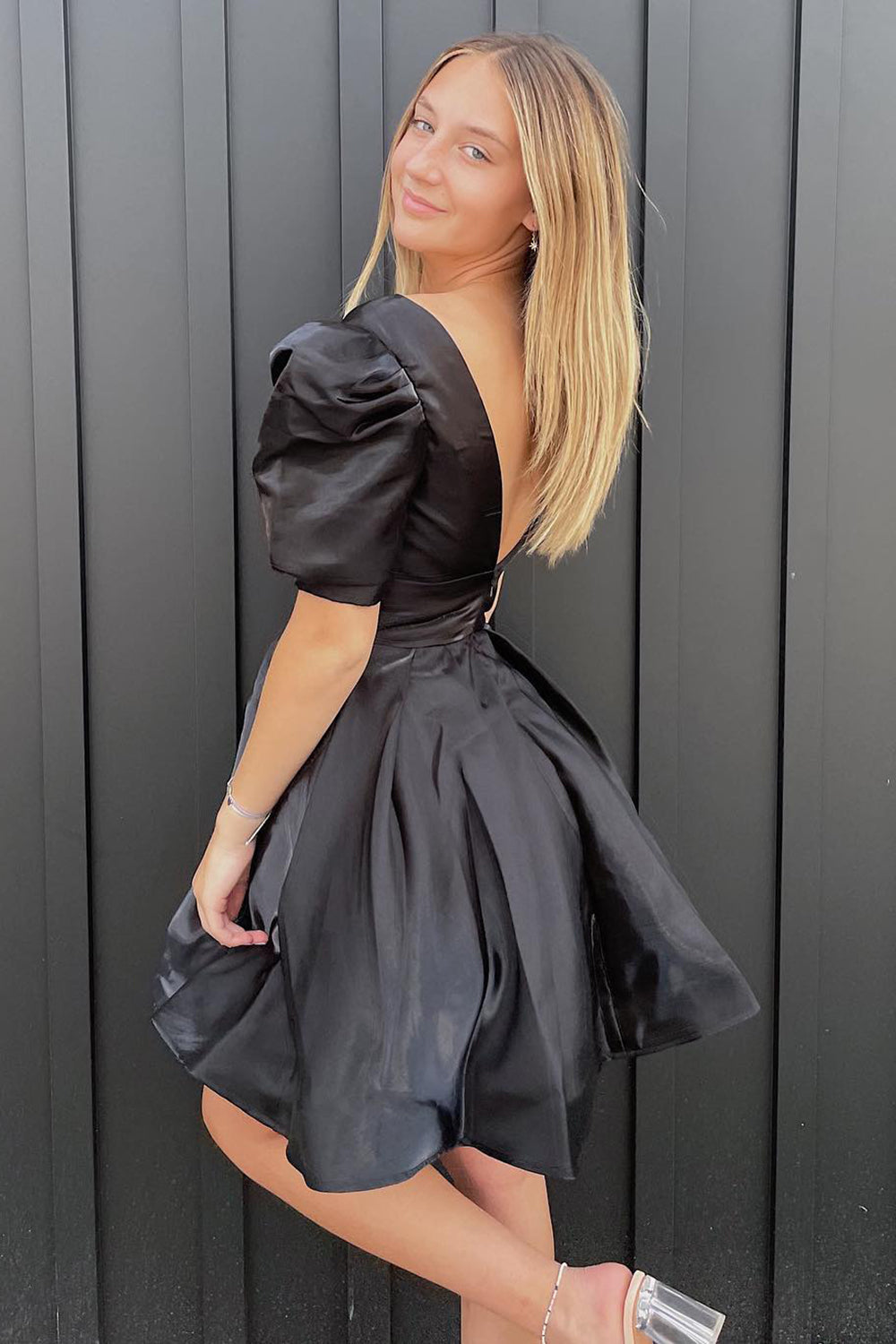 A-Line Black Homecoming Dress V-neck Short Cocktail Dresses with Puff Sleeves