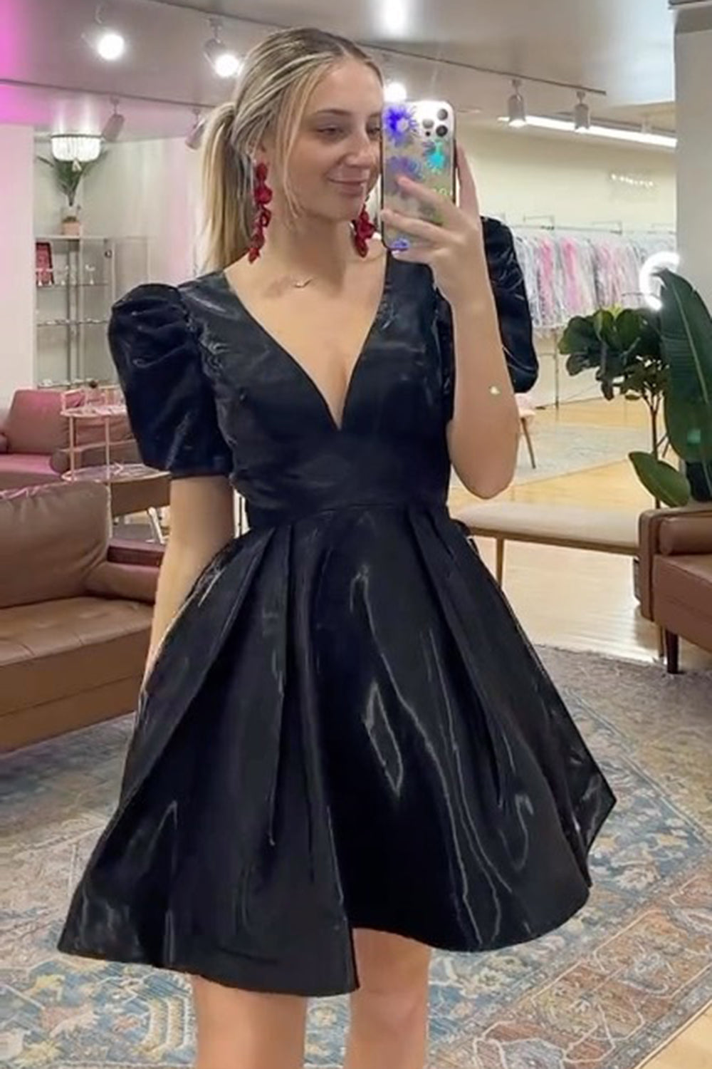 A-Line Black Homecoming Dress V-neck Short Cocktail Dresses with Puff Sleeves