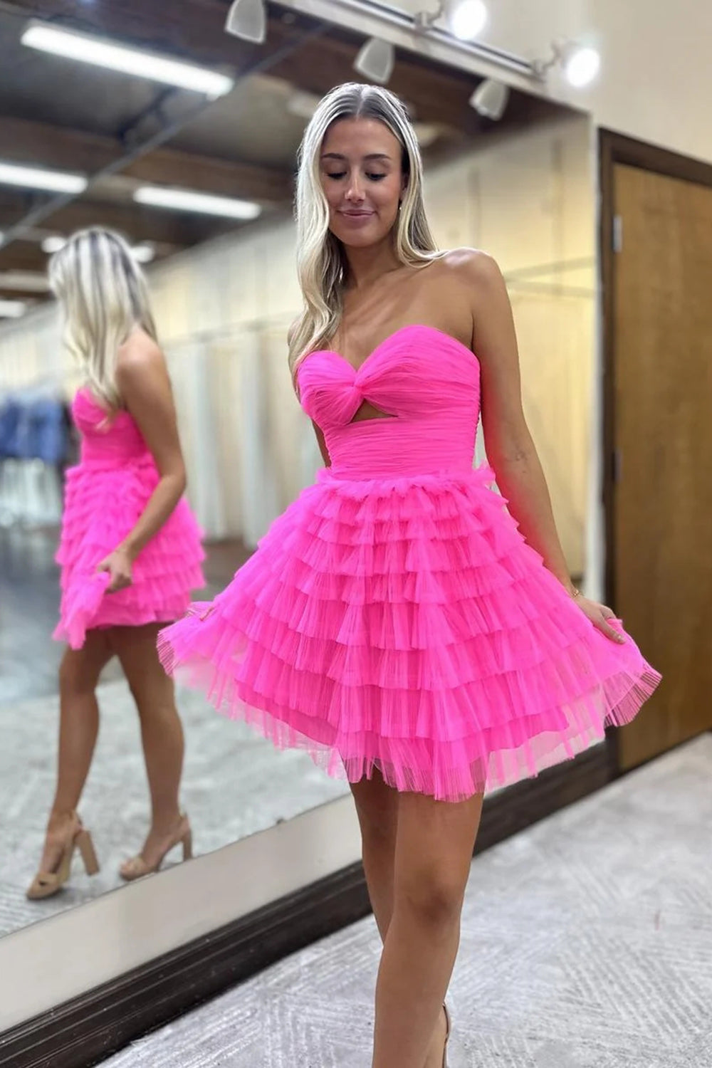 A-Line Fuchsia Homecoming Dress Strapless Tiered Tulle Short Prom Dress with Keyhole