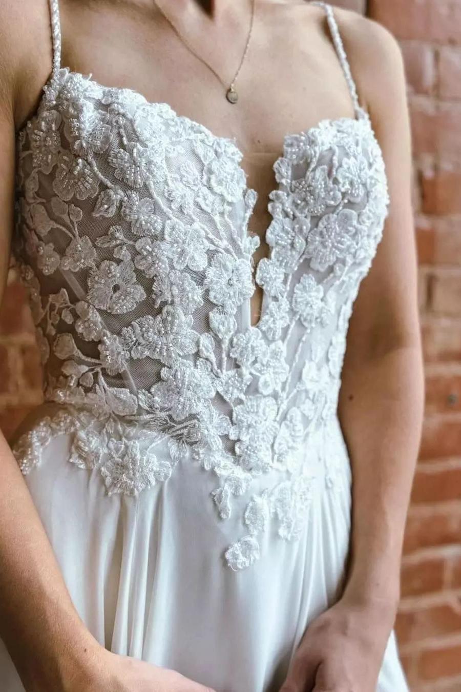A Line Lace Spaghetti Straps Sleeveless White Wedding Dress Bridal Gown With Split Train