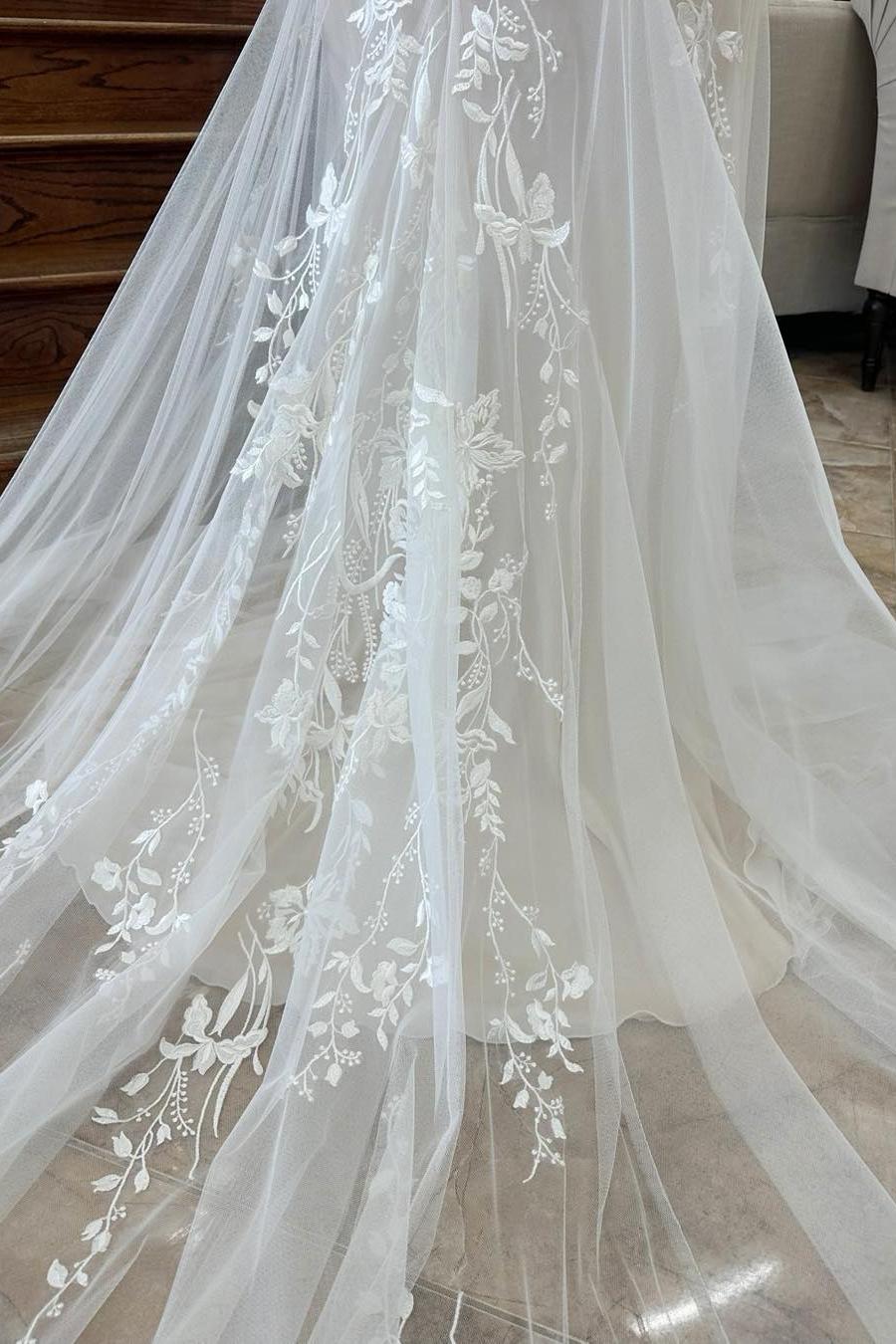 A Line Wedding Dress V Neck Sleeveless Appliques Lace Train Bridal Gown