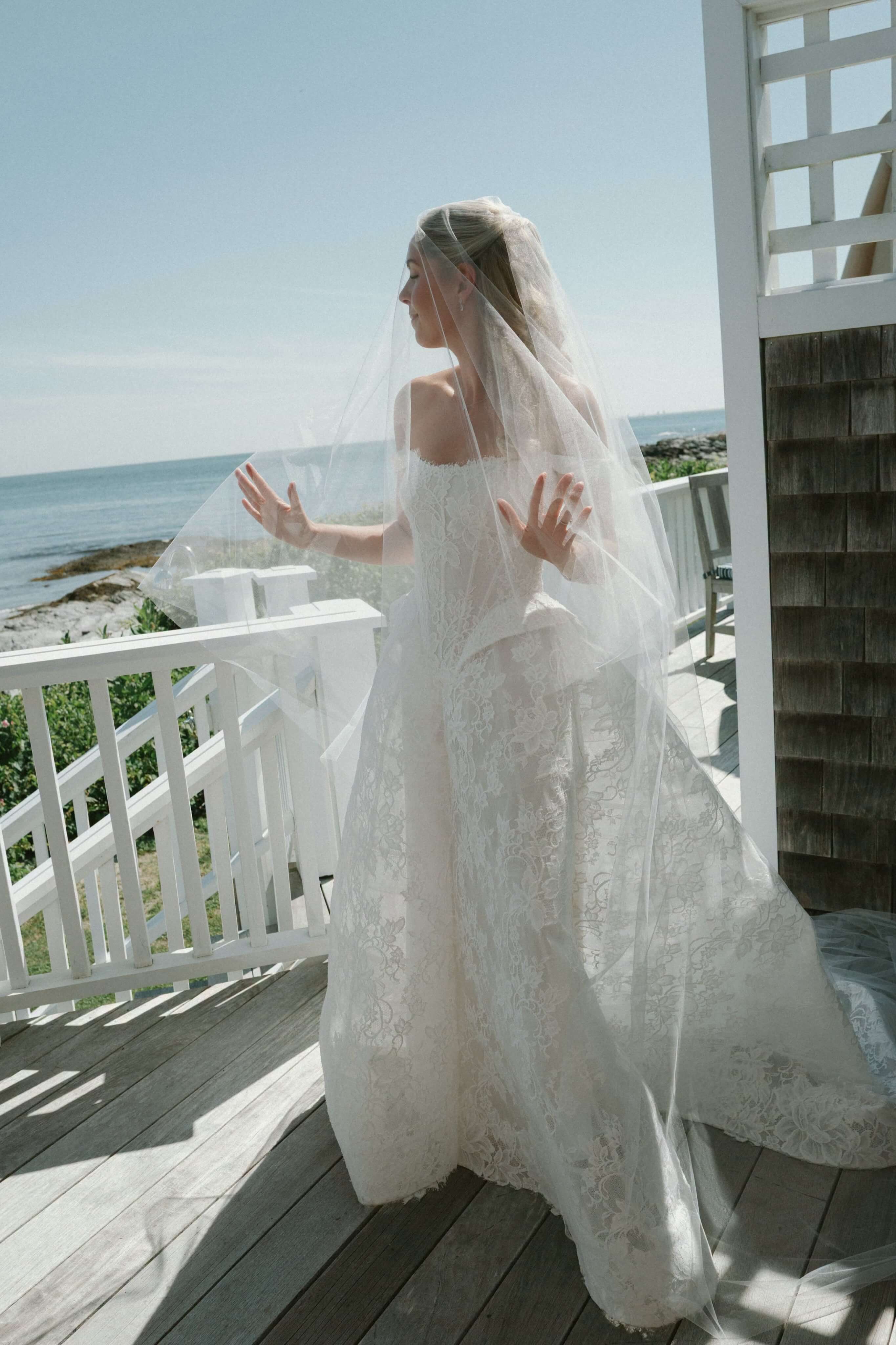 A Line Wedding Dress White Tulle Lace Appliques Floor Length Bridal Gown
