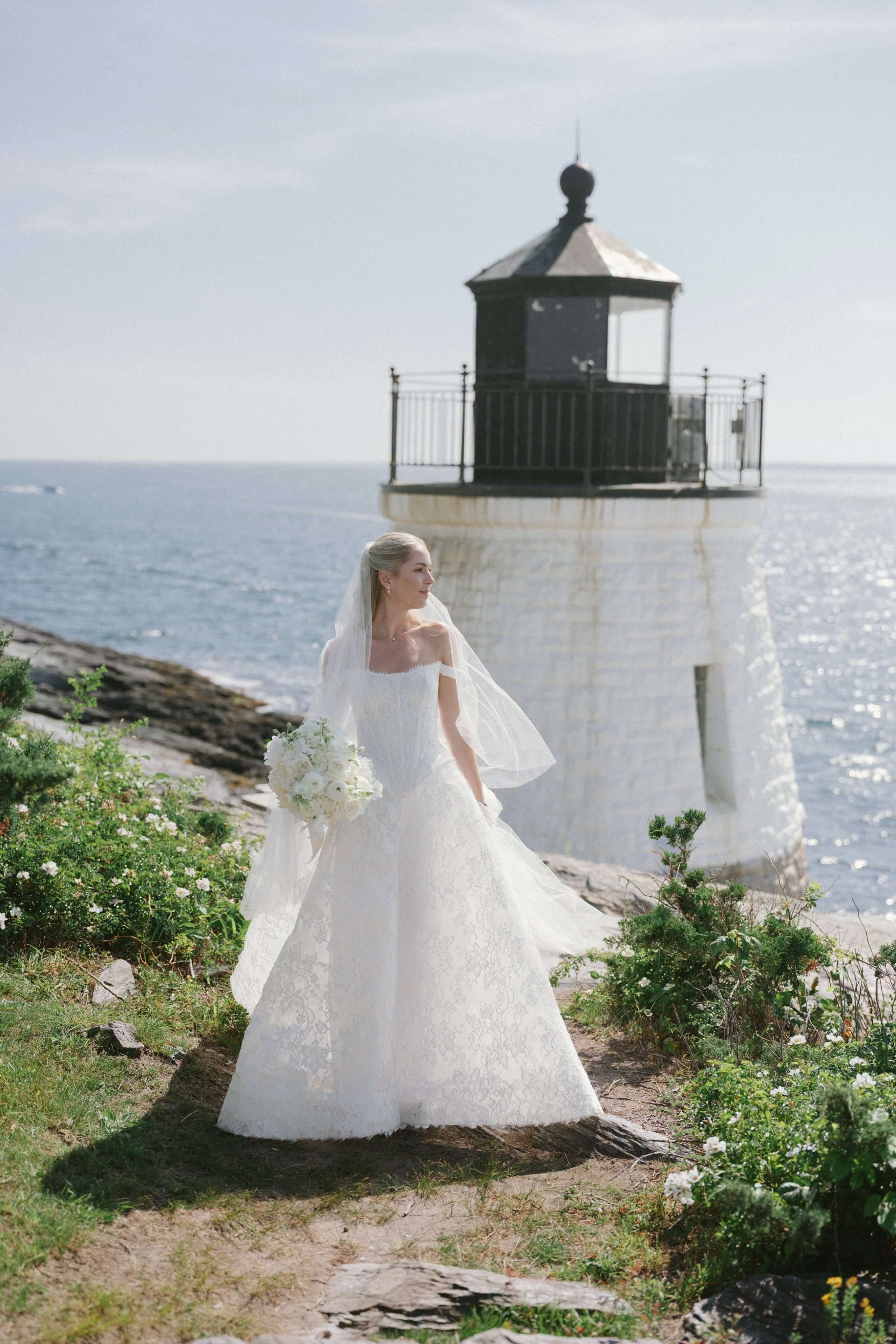 A Line Wedding Dress White Tulle Lace Appliques Floor Length Bridal Gown