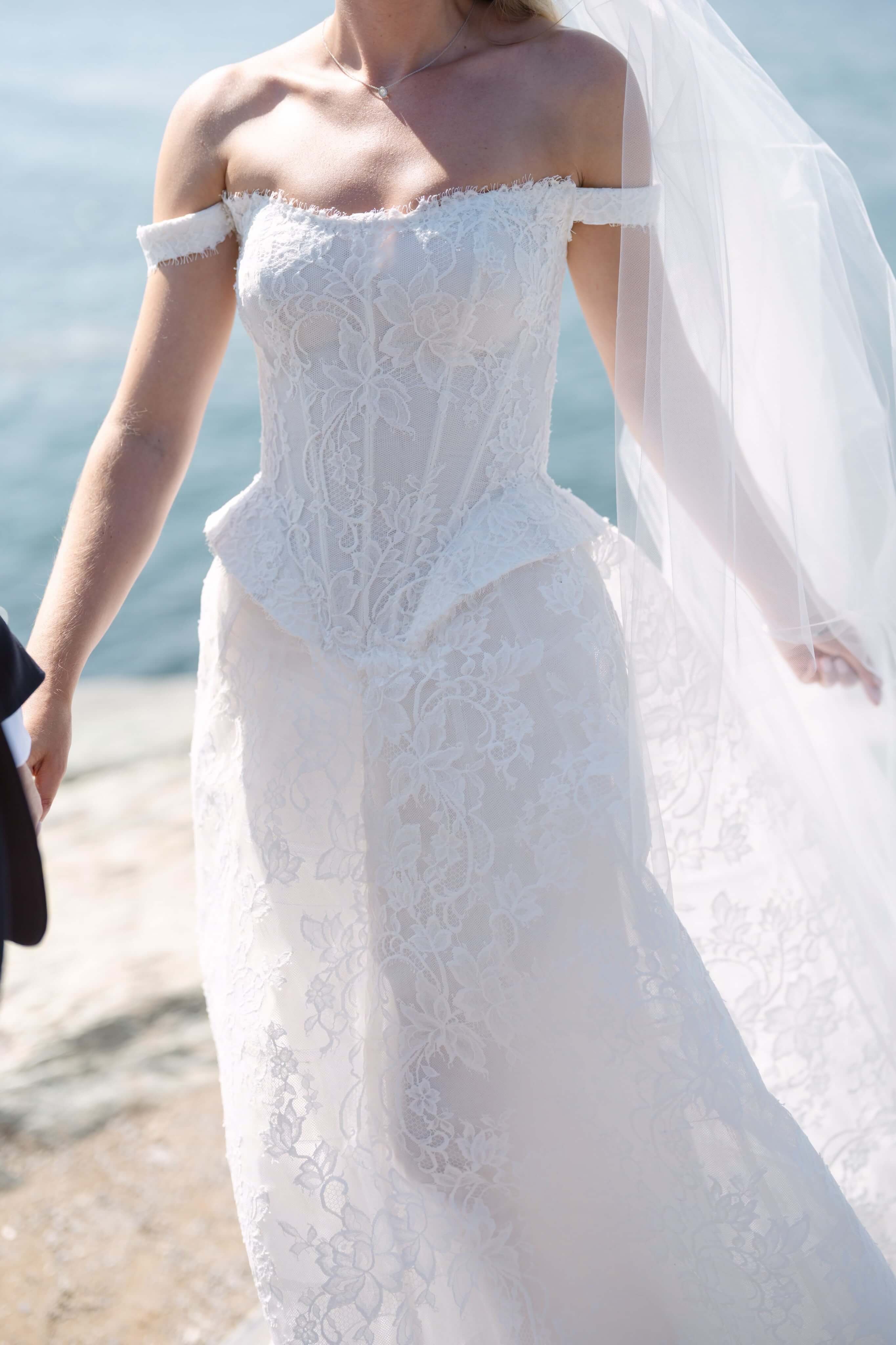 A Line Wedding Dress White Tulle Lace Appliques Floor Length Bridal Gown