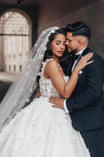 Ball Gown Lace Square Sleeveless White Wedding Dress Bridal Gown With Appliques