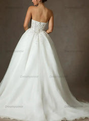 Ball Gown Sweetheart Sleeveless Sweep Train Lace Organza Wedding Dress with Appliques