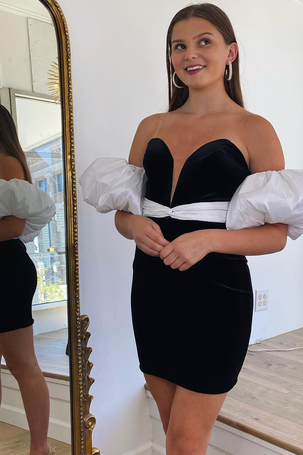 Black Homecoming Dress Detachable Sleeves Velvet Tight Short Prom Dress