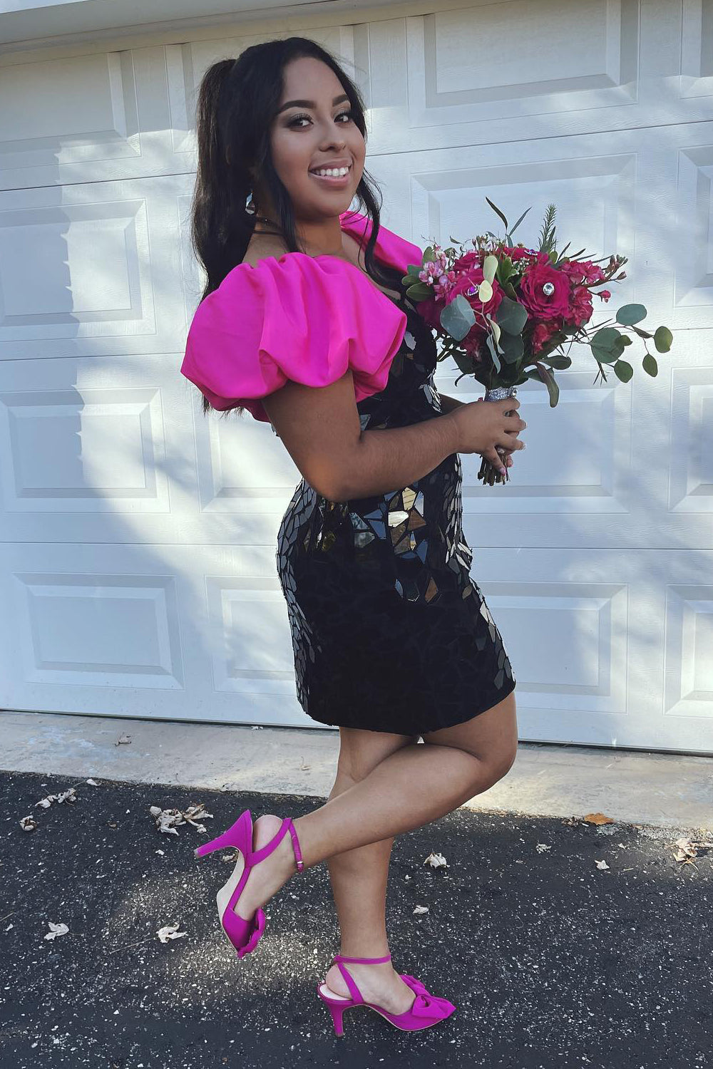 Black Homecoming Dress Mirror Tight Short Prom Dress With Puff Sleeves