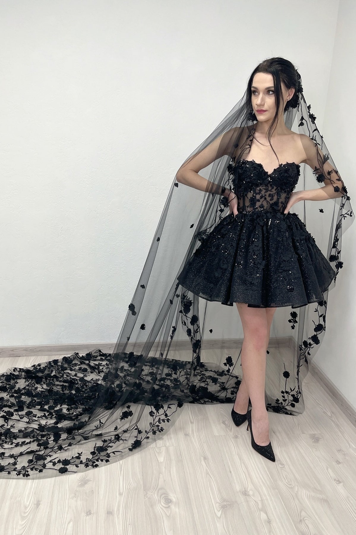 Black Prom Dress Ball Gown Sweetheart Lace Sleeveless Sequined Tulle Mini Formal Dress With Appliques