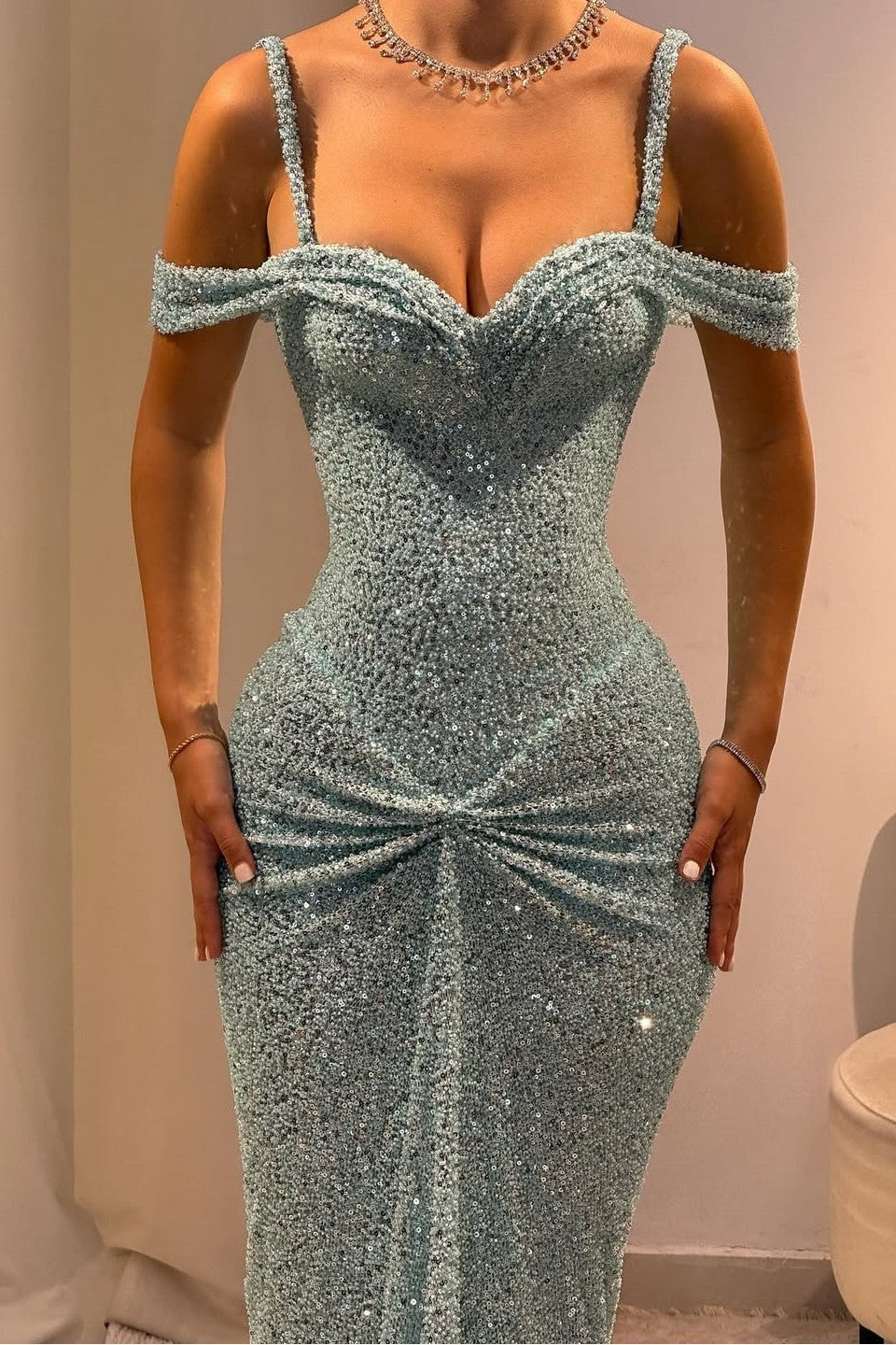 Blue Sheath/Column Prom Dress Spaghetti Straps Sequined Formal Dress